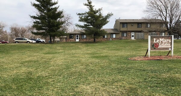 Le Mars Estates in Le Mars, IA - Foto de edificio