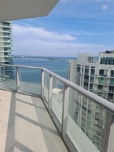 1300 Brickell Bay Dr in Miami, FL - Building Photo - Building Photo