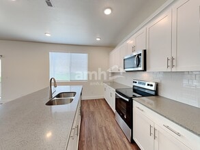 3354 Fields Ave in Syracuse, UT - Foto de edificio - Building Photo