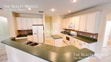 7823 Fernleaf Dr in Orlando, FL - Building Photo - Building Photo