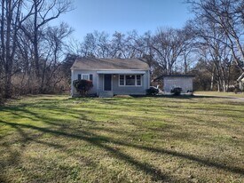 3022 Earhart Rd in Hermitage, TN - Building Photo