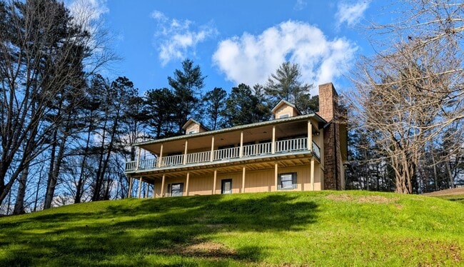 property at 729 Chalet Village Dr