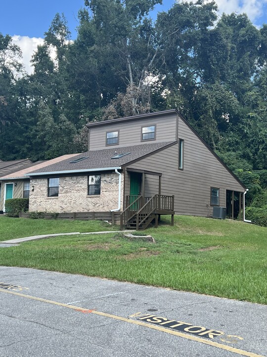 2027 Continental Avenue in Tallahassee, FL - Foto de edificio