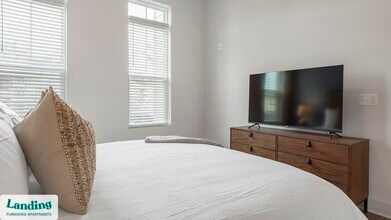 404 W 26th St, Unit 8102 in Charlotte, NC - Foto de edificio - Building Photo