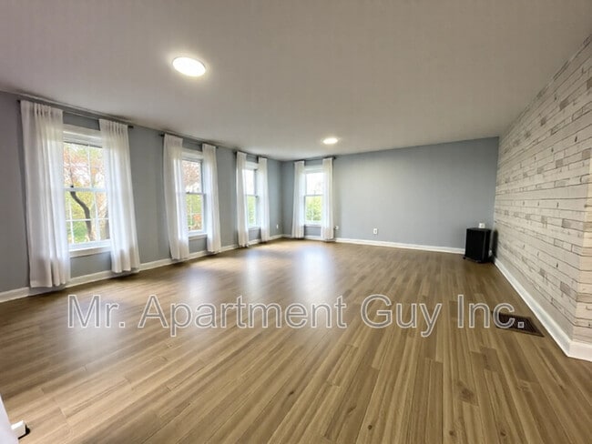 1974 Portage Rd in Niagara Falls, ON - Building Photo - Building Photo