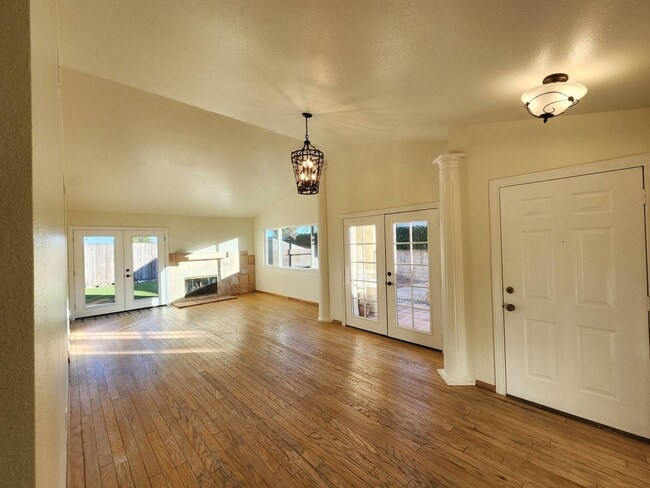 6940 Queens Ct in Moorpark, CA - Building Photo - Building Photo