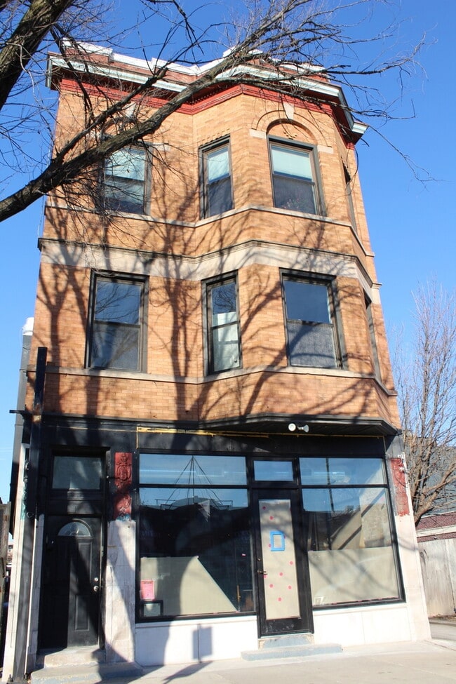 3268 W Fullerton Ave in Chicago, IL - Building Photo - Building Photo
