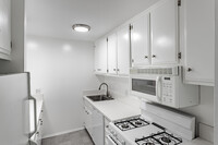 Westwood Park Apartments in Los Angeles, CA - Foto de edificio - Interior Photo