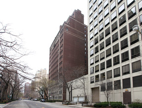 70 E Cedar St in Chicago, IL - Foto de edificio - Building Photo