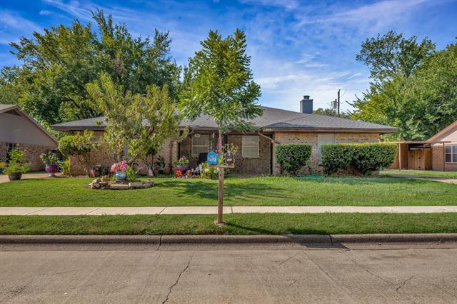 808 Windcrest Dr in Keller, TX - Foto de edificio