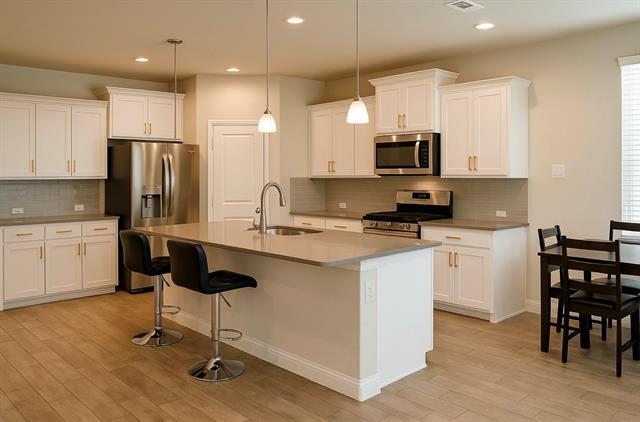 1012 Croxley Wy in Justin, TX - Building Photo - Building Photo