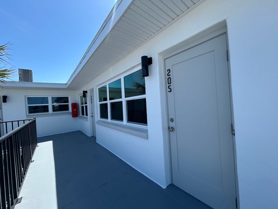 1740 Ocean Shore Blvd in Ormond Beach, FL - Building Photo