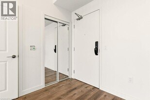 461 Green Rd in Stoney Creek, ON - Building Photo