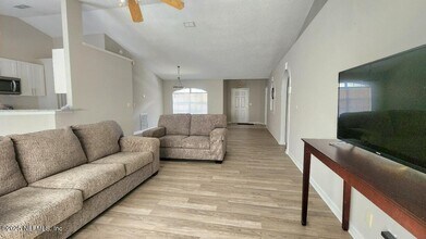 12282 Forest Gate Dr S in Jacksonville, FL - Building Photo - Building Photo