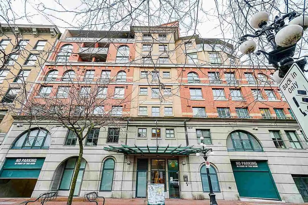 55 Alexander St in Vancouver, BC - Building Photo