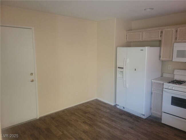 property at 2286 Diamond Pointe St