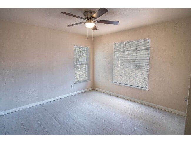 1003 Poinsettia St in San Antonio, TX - Building Photo - Building Photo