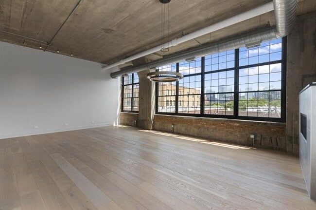 property at 17 N Loomis St