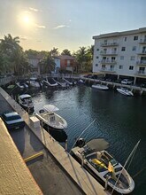 3545 NE 167th St, Unit 304 in Miami, FL - Foto de edificio - Building Photo