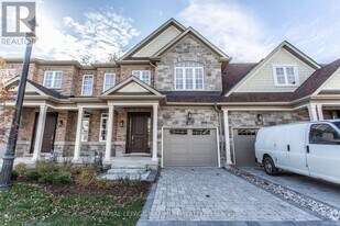 42 Windsor Cir in Niagara-On-The-Lake, ON - Building Photo