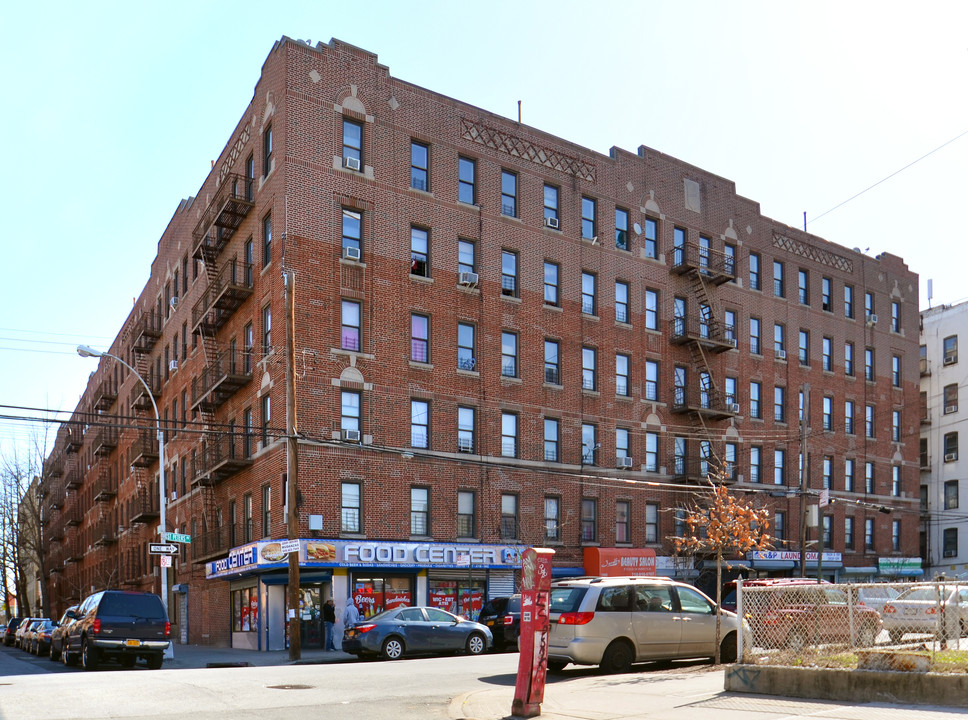 2500 Frisby Ave in Bronx, NY - Building Photo