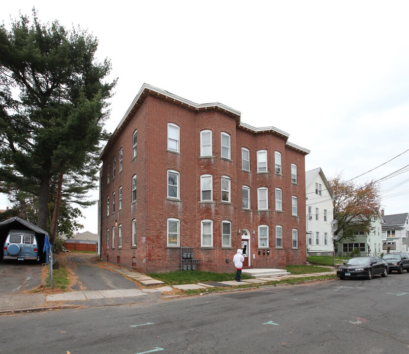 14 Connerton St in New Britain, CT - Foto de edificio