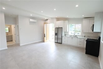 10346 Mather Ave in Sunland, CA - Foto de edificio - Building Photo