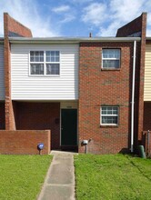 903 Sherman Ln in Norfolk, VA - Foto de edificio - Building Photo