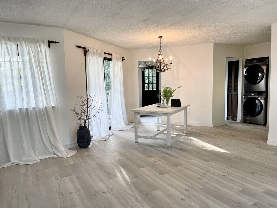 2133 Sperling Av in Burnaby, BC - Building Photo