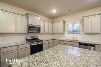 3282 Hawthorn Farm Blvd in Loganville, GA - Foto de edificio - Building Photo