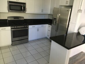 10958 Kittridge St in Los Angeles, CA - Building Photo - Building Photo