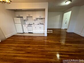 21 Mount Vernon St, Unit 24 Mount Vernon 500 in Boston, MA - Foto de edificio - Building Photo