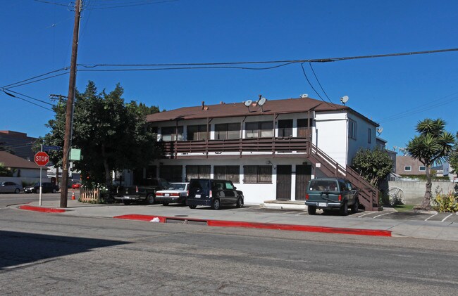 2280 S Barrington Ave in Los Angeles, CA - Building Photo - Building Photo