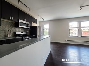 2420 N Kedzie Blvd in Chicago, IL - Building Photo - Building Photo