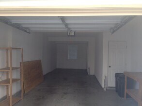 142 Beach Side Ct, Unit Beach Side CT. in Ventura, CA - Foto de edificio - Building Photo