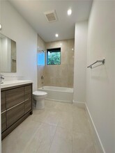 5481 W Oak Way in Fort Lauderdale, FL - Building Photo - Building Photo