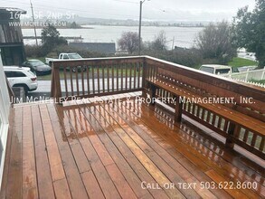 1654 SE 2nd St in Astoria, OR - Building Photo - Building Photo