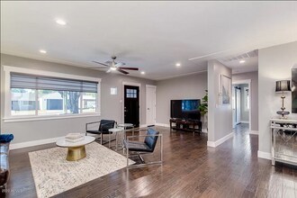 2913 N 47th St in Phoenix, AZ - Foto de edificio - Building Photo