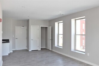 540 Chestnut St in Manchester, NH - Building Photo - Building Photo