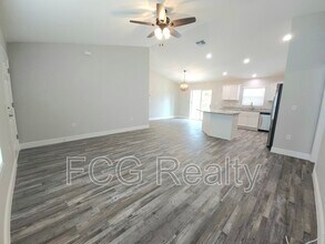 8027 N Independence Way in Citrus Springs, FL - Building Photo - Building Photo