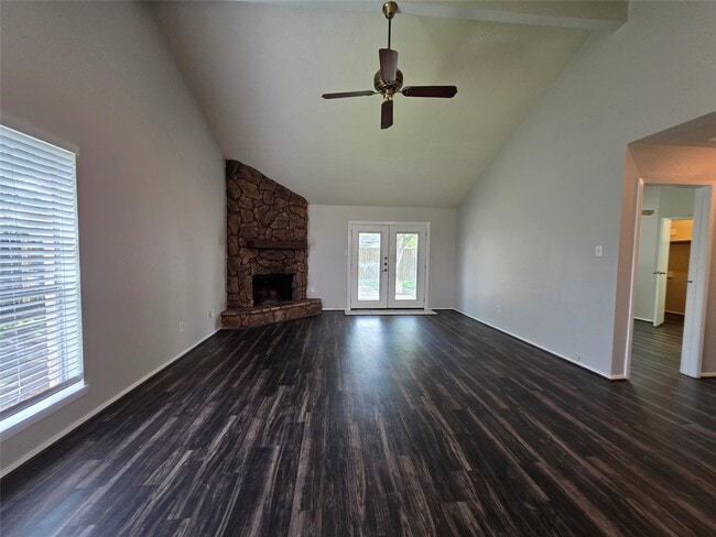 447 Lost Rock Dr in Webster, TX - Building Photo - Building Photo