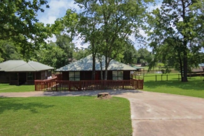 property at 42 Hunters Creek Dr