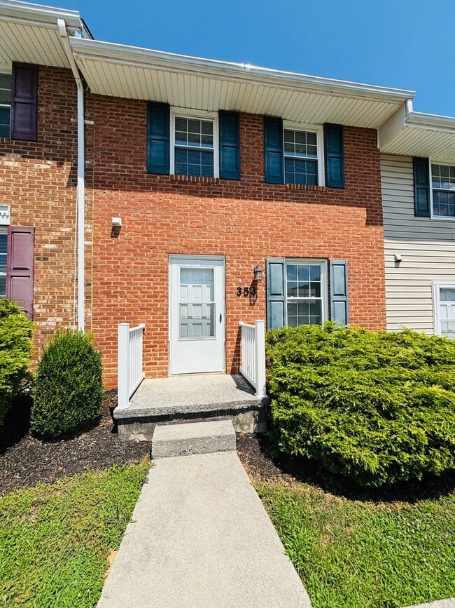 353 New Kent Rd in Blacksburg, VA - Building Photo - Building Photo