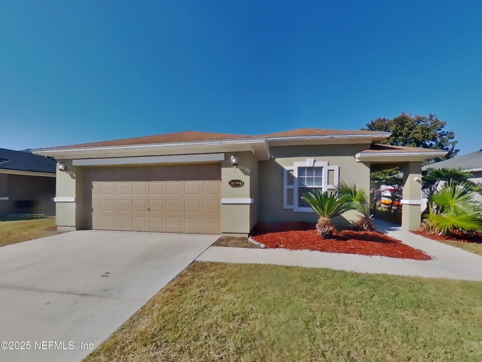 76384 Deerwood Dr in Yulee, FL - Foto de edificio