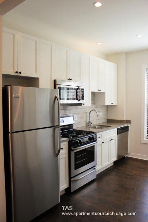 1606 W Belle Plaine Ave, Unit 1 in Chicago, IL - Building Photo