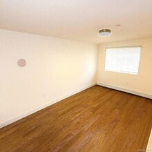 95-04 Allendale St in Queens, NY - Foto de edificio - Building Photo