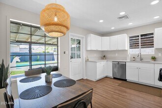 4137 E Sells Dr in Phoenix, AZ - Foto de edificio - Building Photo