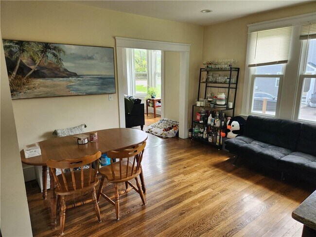 219 Metacom Ave in Bristol, RI - Building Photo - Building Photo