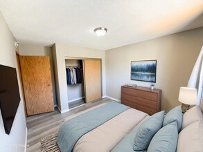 Mainstreet Court in Saskatoon, SK - Building Photo - Building Photo