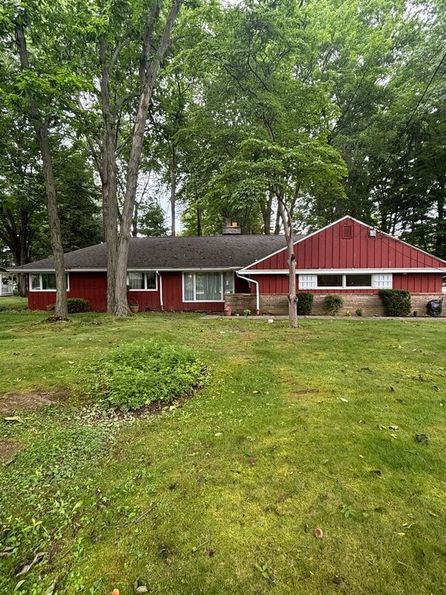 property at 6195 N Woodlane Dr